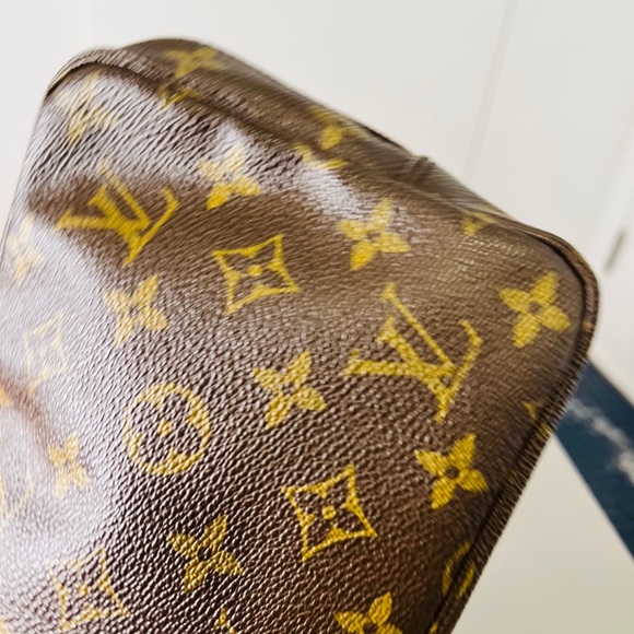 Toiletry 23 make up pouch ✔️Sold - Picture 9 of 16